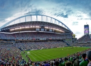 德约科维奇在巴黎圣日耳曼比赛中领先优势明显，险胜引发热议！赛场气氛高涨